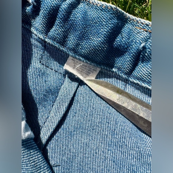 Levi’s 1980s Vintage White Tab Cropped Jeans - Picture 3 of 10